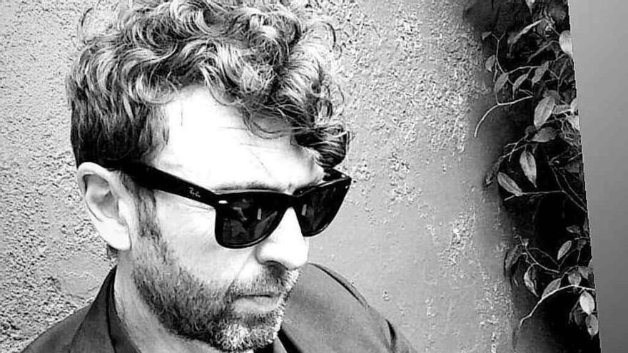 El músico Fermín Solís, profesionalmente conocido como Martín Mostaza