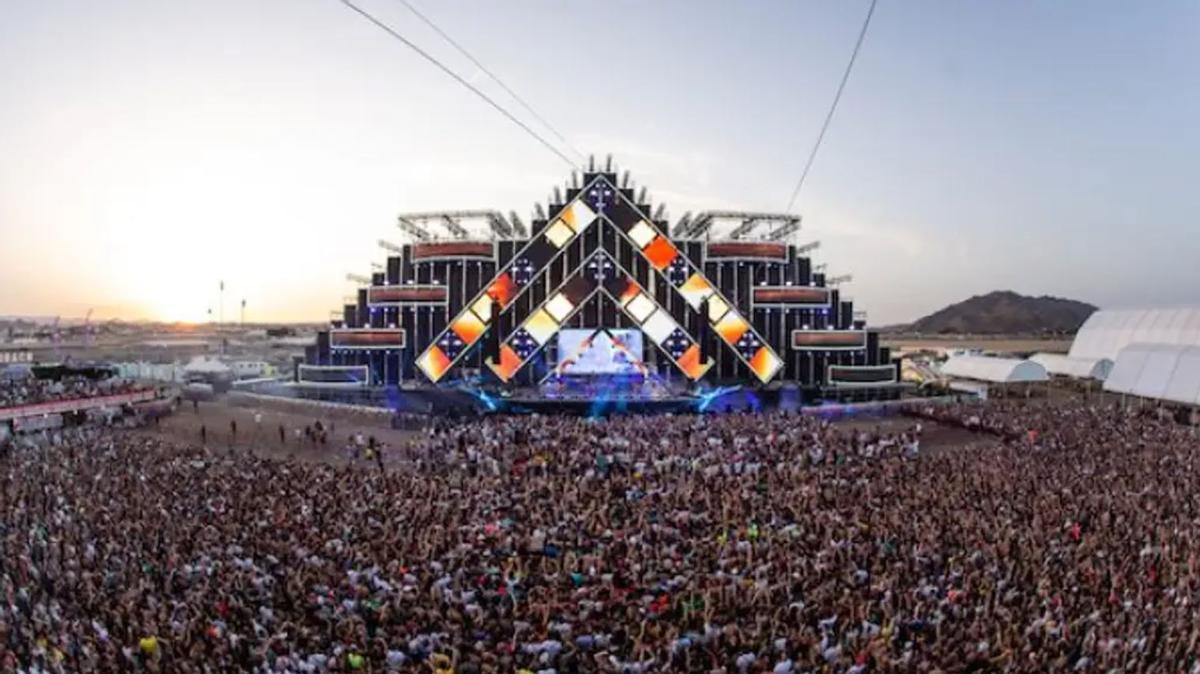Una multitudinaria sesión del Dreambeach