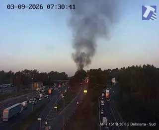 El incendio de un camión en la AP-7 en Cerdanyola provoca retenciones de 13 kilómetros