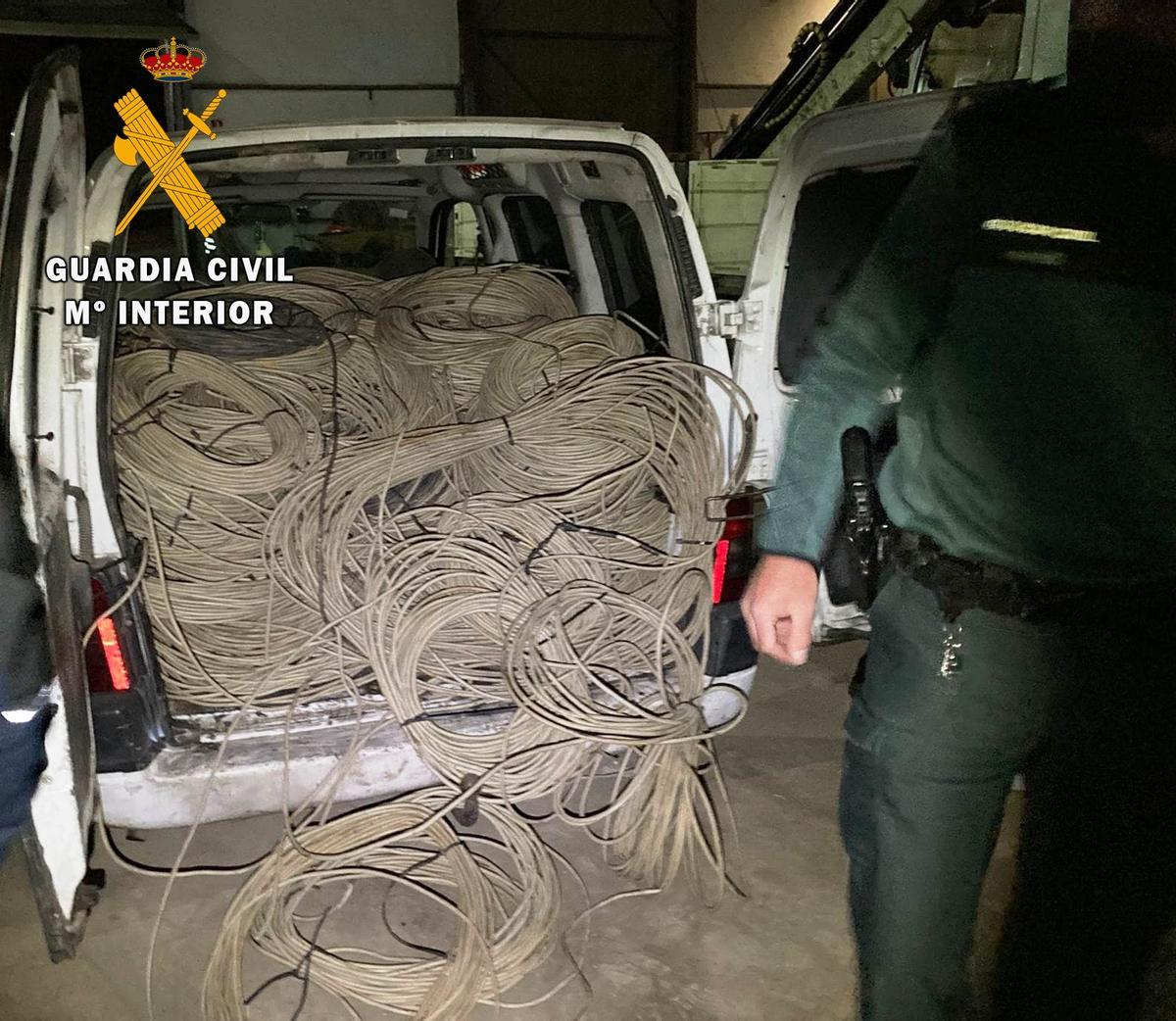 Material incautado por los agentes.