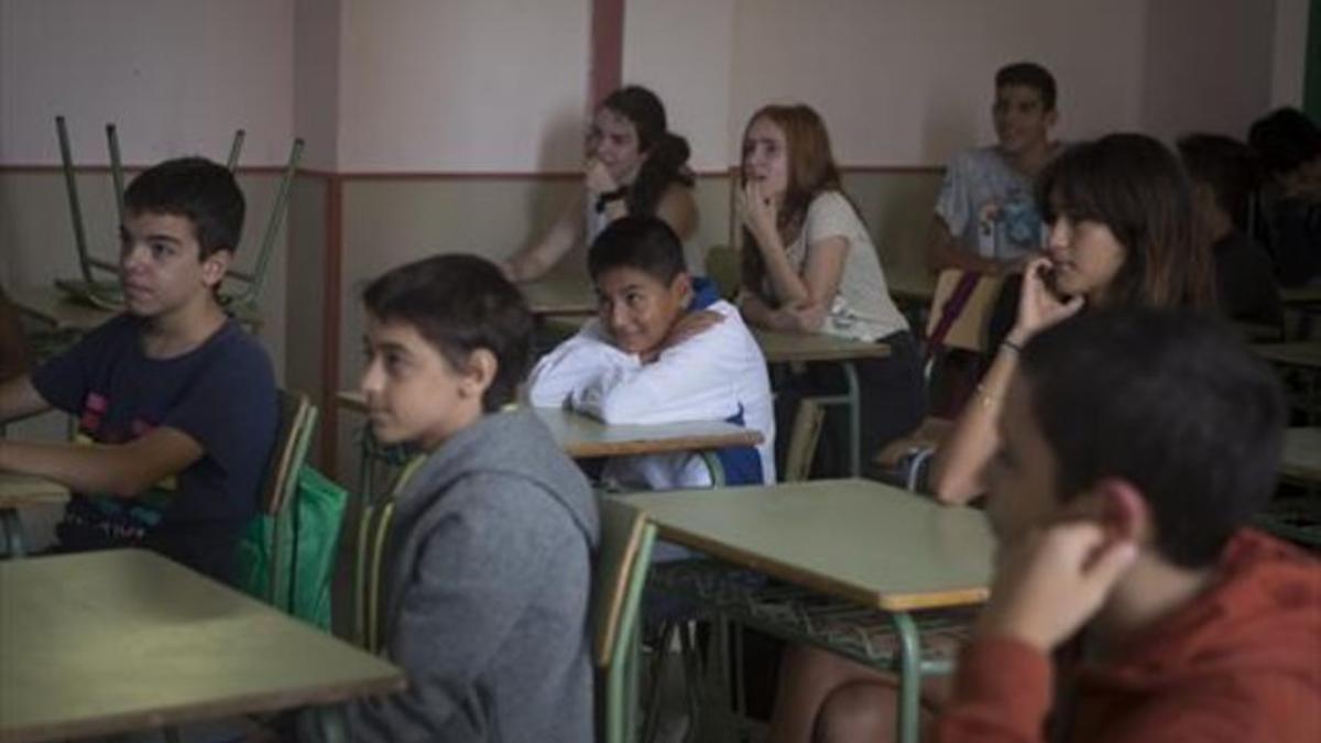 Alumnos de ESO del institut Ernest Lluch, en el Eixample de Barcelona.