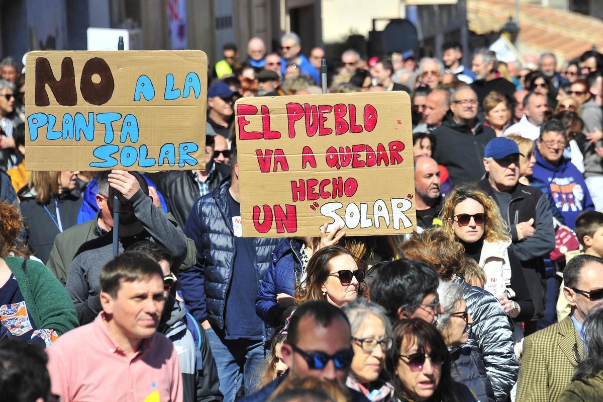 Manifestación contra la planta solar de Acuamed en el llano de San Miguel de Salinas