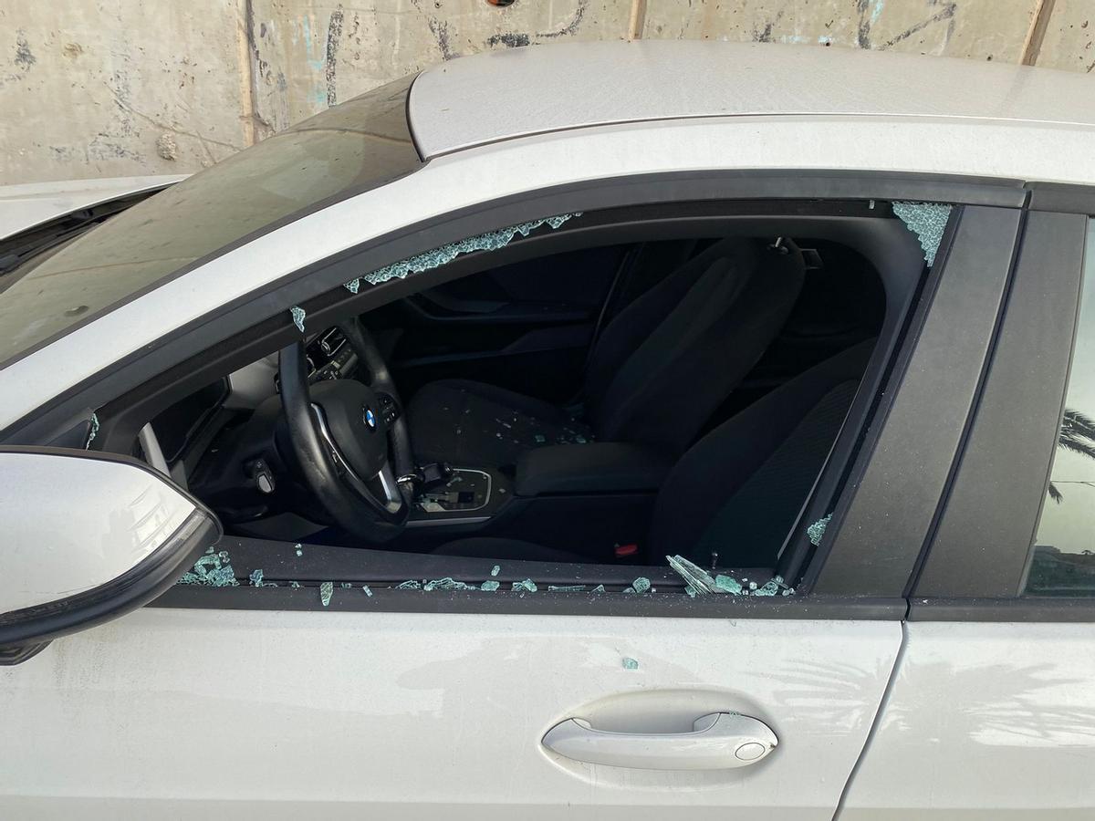 Imagen de uno de los vehículos daños el pasado fin de semana en la zona del Pambaso, en Las Palmas de Gran Canaria.