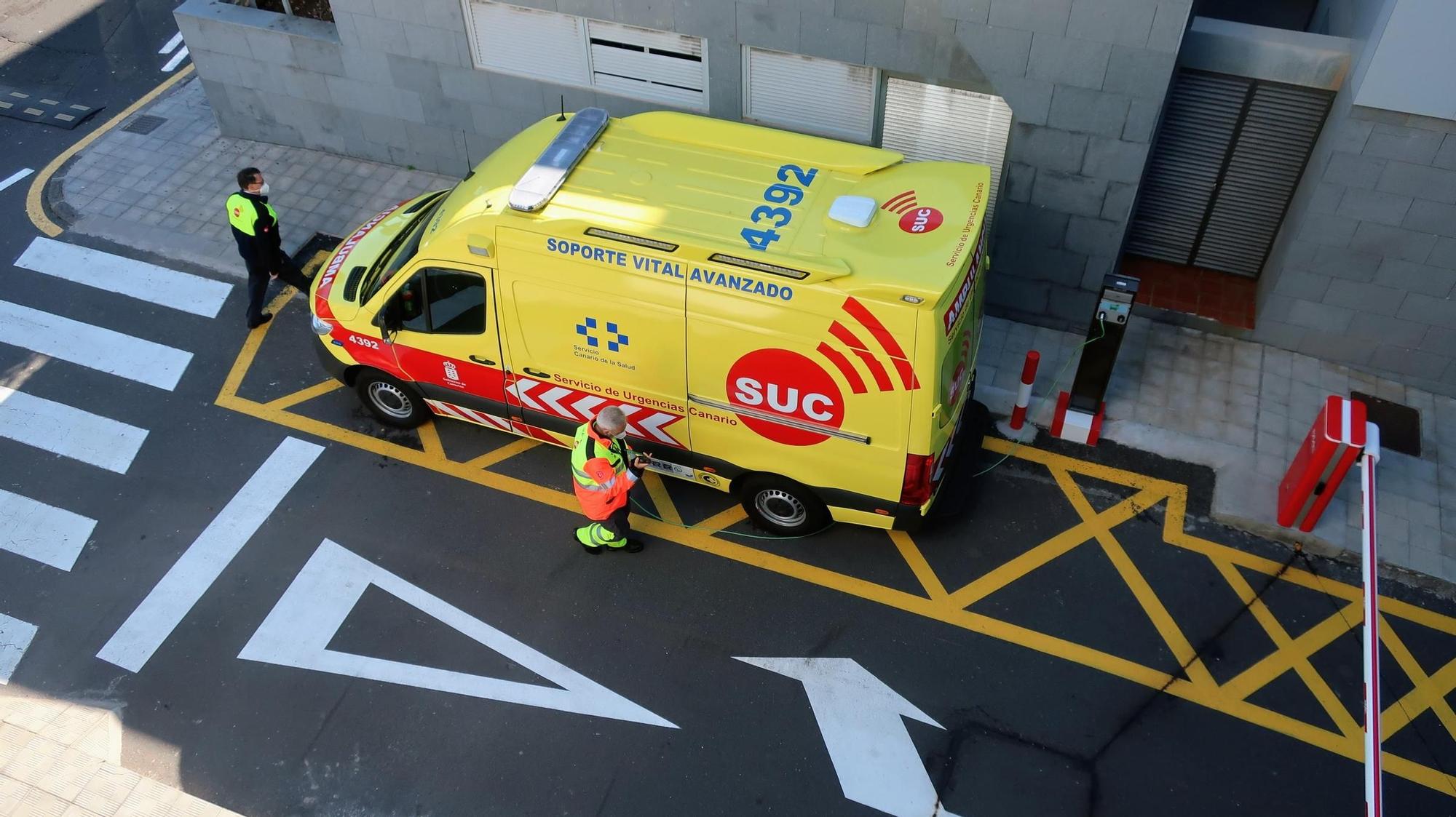 El Hospital de La Candelaria mejora las instalaciones de ambulancias del SUC