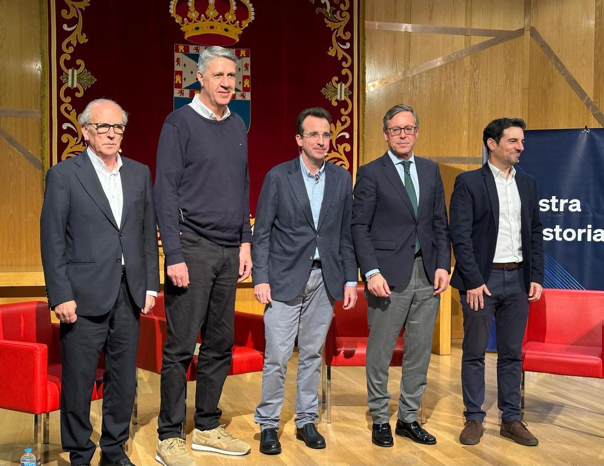 De izquierda a derecha. Josep Tutusaus, alcalde de Pontons; Xavier García Albiol, alcalde de Badalona; Alfonso Serrano, secretario general del PP en Madrid y Miguel Ángel Recuenco, alcalde de Leganés; Manuel Reyes, alcalde de Castelldefels.