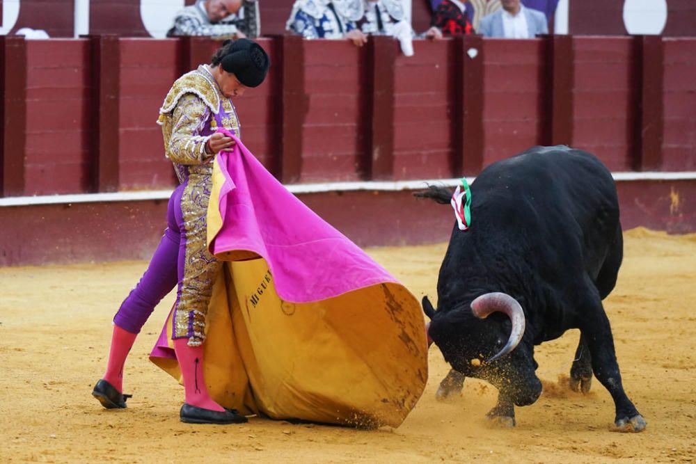 En la última cita taurina de esta feria en la plaza de toros de La Malagueta, se lidiaron toros de Gabriel Rojas. El cartel lo formaron Santana Claros, Juan Carlos Benítez y Miguel Aguilar.