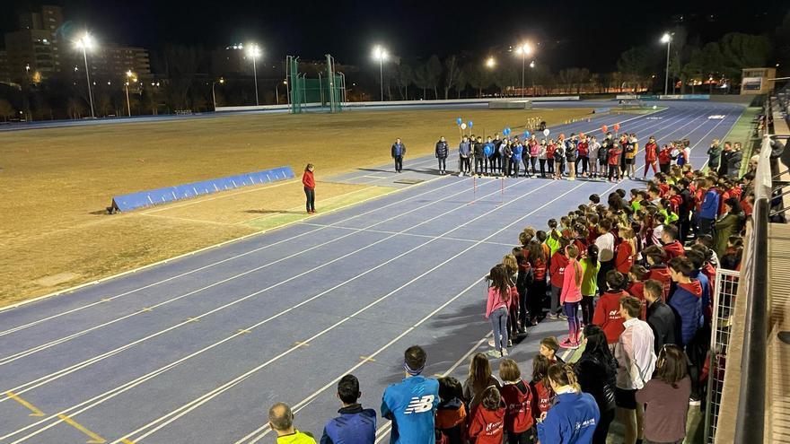 Els atletes del CA Manresa homenatgen David Pérez Bruque amb un darrer 400 tanques