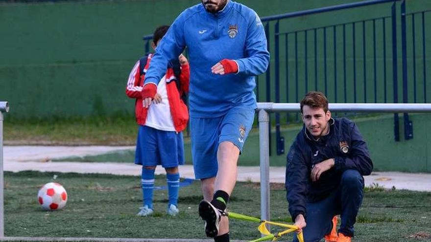 Álex Fernández, en un entrenameinto. // Rafa Vázquez