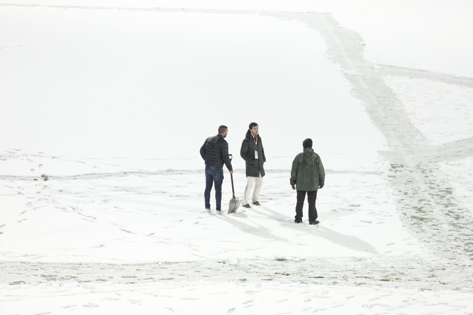 Real Zaragoza-Andorra, en imágenes: así está el estadio de La Romareda tras la nevada