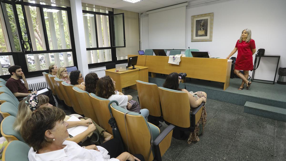 Coral Herrera en la Universitat de València (UV)