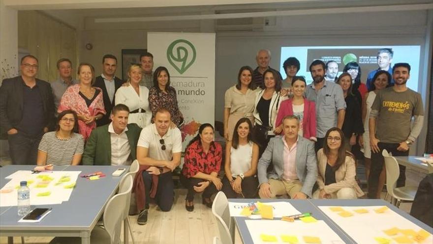 Extremeños residentes en Madrid apoyan la proyección de Extremadura en el exterior