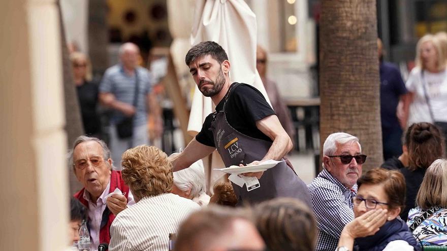 Málaga rompe la mala racha de los meses de agosto y baja el paro