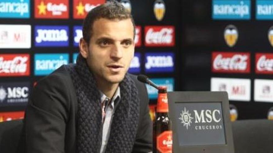 Roberto Soldado, hoy, en rueda de prensa tras el entrenamiento.