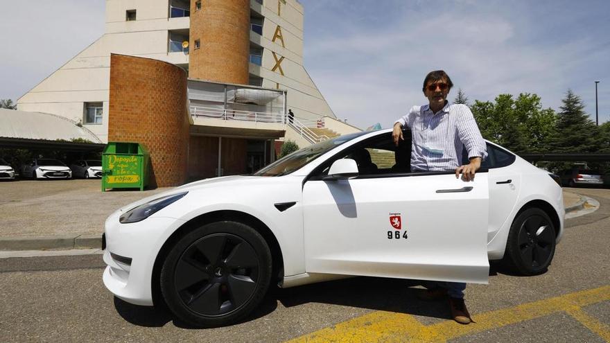 Un taxista de Zaragoza, obligado a pasar la ITV de su Tesla en Lérida