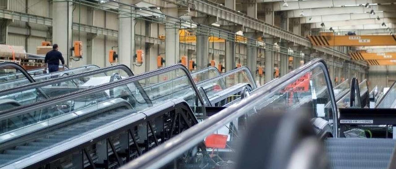 La fábrica de escaleras mecánicas de Thyssenkrupp en La Pereda, en Mieres.