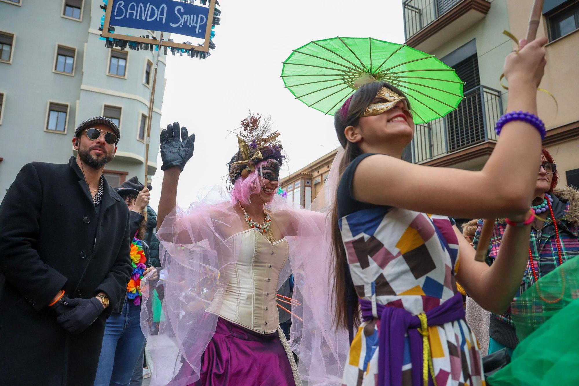 El Cabanyal se vuelca con el carnaval más americano con el 'Mardi Grass' de Nueva Orleans