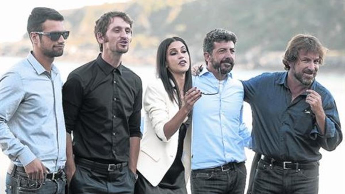 Jesús Castro, Alberto Rodríguez, Nerea Barros, Raúl Arévalo y Antonio de la Torre, ayer en San Sebastián.