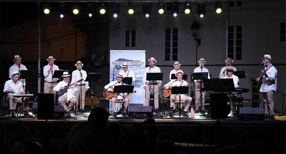 Integrantes do grupo A Misela.