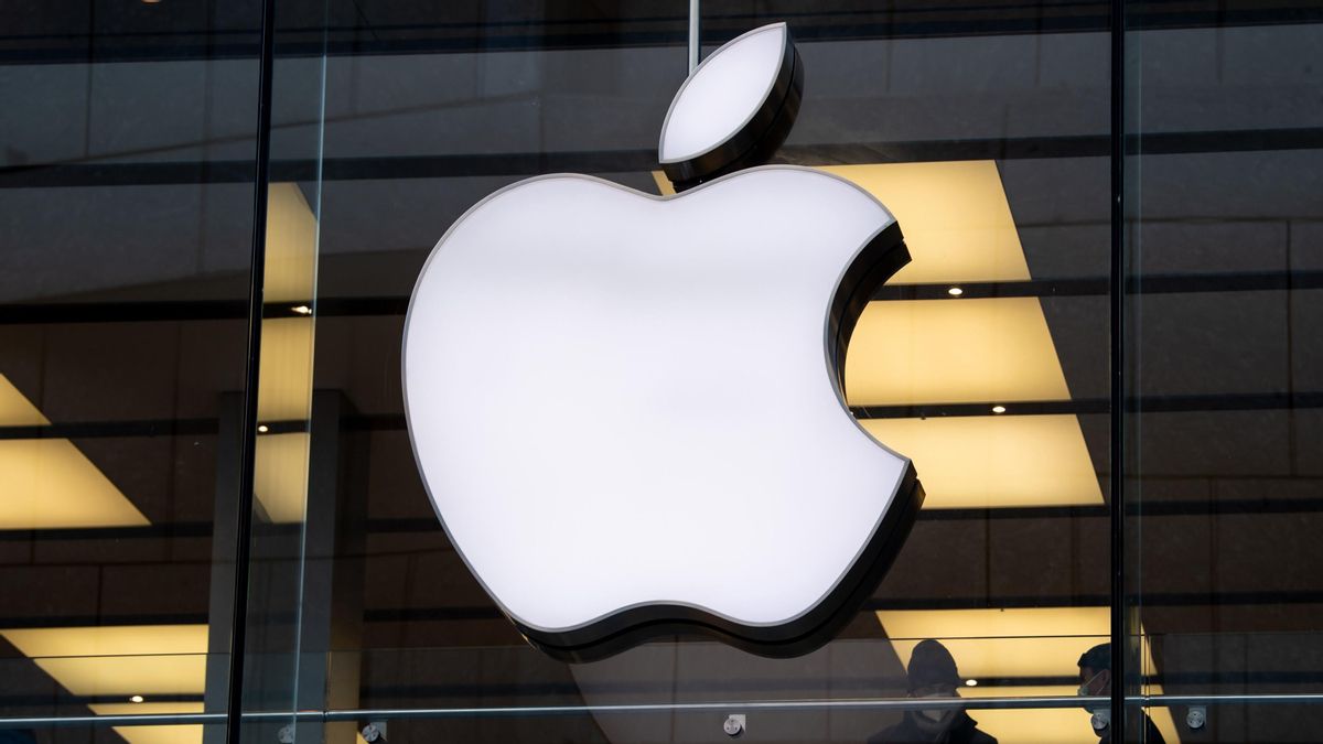 Archivo - FILED - 26 January 2022, Bavaria, Munich: The logo of the technology company Apple is seen at the Apple Store in downtown. Photo: Sven Hoppe/dpa