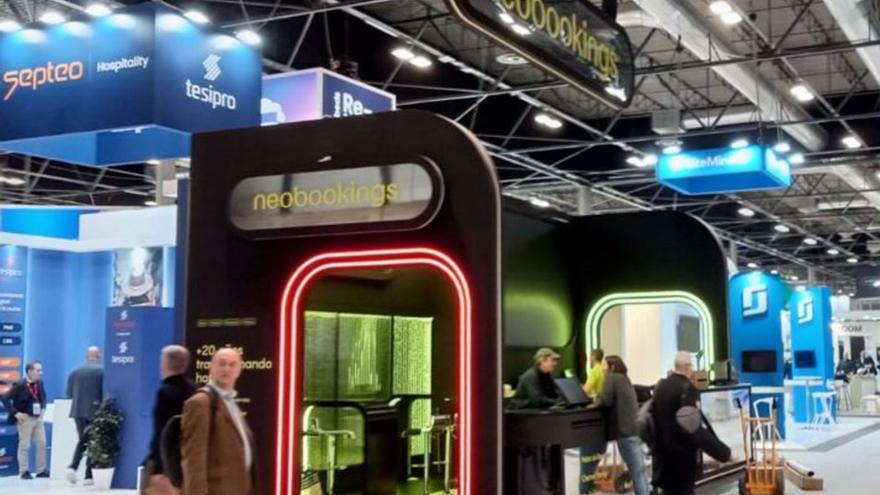 El estand de Neobookings, el motor de reservas de Ibiza, premiado en Fitur