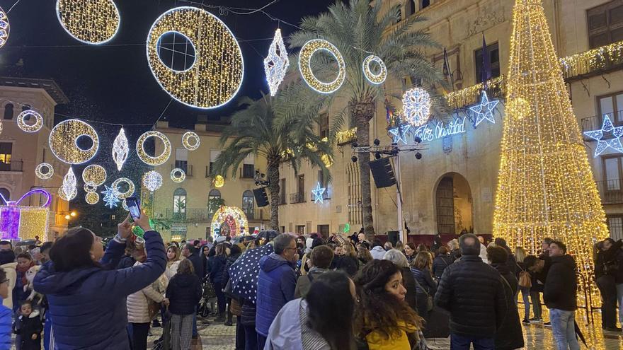 El alumbrado de Navidad y de Fiestas costará 420.000 euros al año y el contrato será hasta 2025