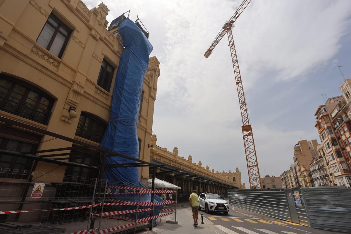 Preparativos iniciales de las obras en la Estación del Norte de València.