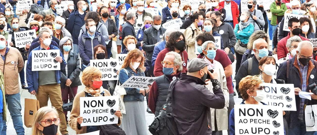 Manifestación anoche bajo el lema &quot;Non o peche da UPO.  |  // FERNANDO CASANOVA