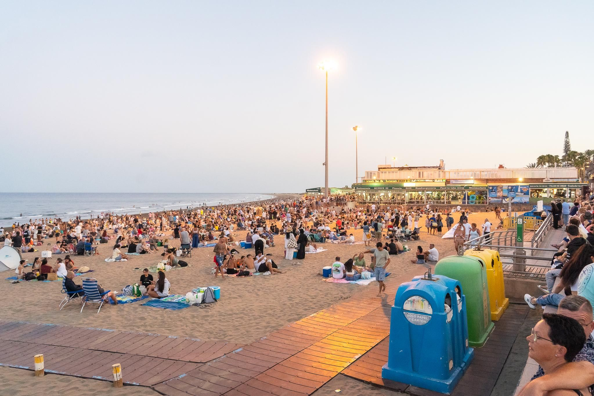 Celebración de las hogueras de San Juan en Playa del Inglés