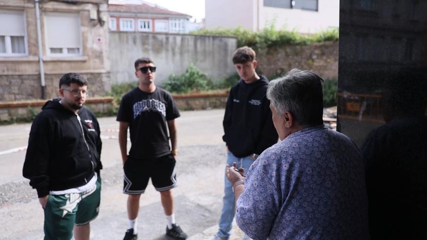 La Alcaldesa de Avilés recibe a los cuatro jóvenes héroes que alertaron a los vecinos de un edificio en llamas: &quot;Sois referentes de cómo actuar ante imprevistos&quot;