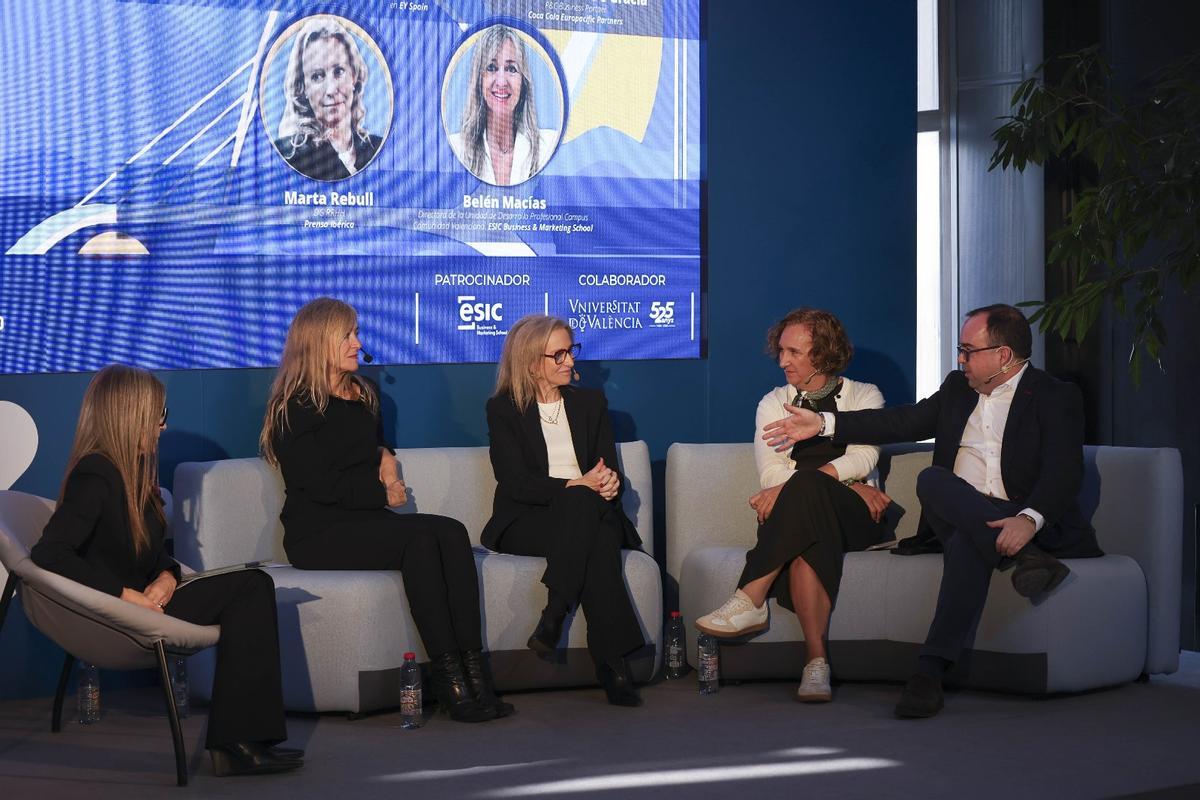 La mesa redonda "El nuevo sentido de pertenencia: el reto de implicar a cinco generaciones de empleados"