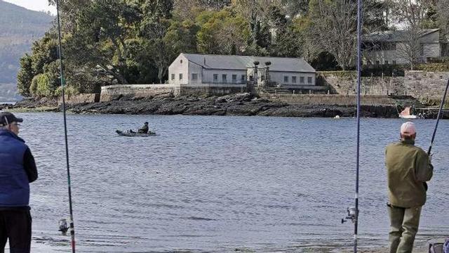Carbia estuvo retenido en la isla de San Simón. // Marta G. Brea