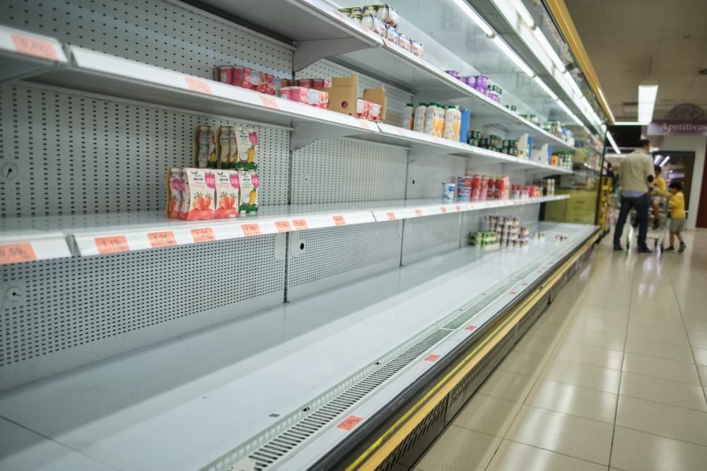 Afluencia masiva a supermercados en Tenerife