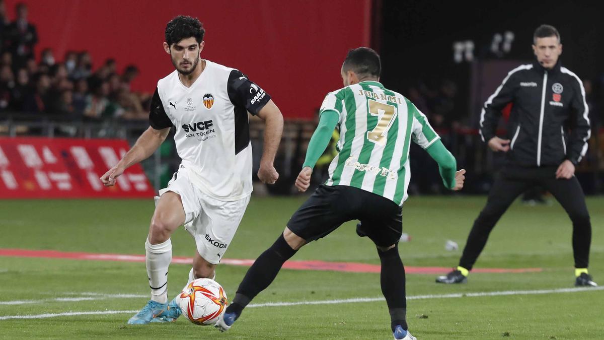 Gonçalo Guedes durante la final de Copa ante el Betis