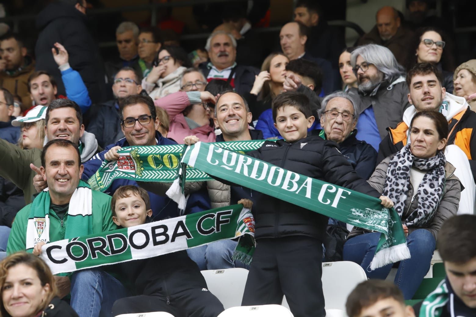 Córdoba CF-Racing de Santander | Las imágenes de la afición blanquiverde en El Arcángel