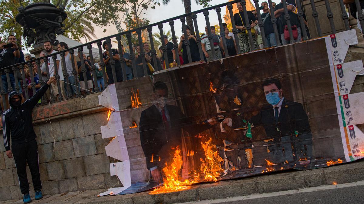 Tres detinguts per l’assalt a una carpa d’Aliança Catalana