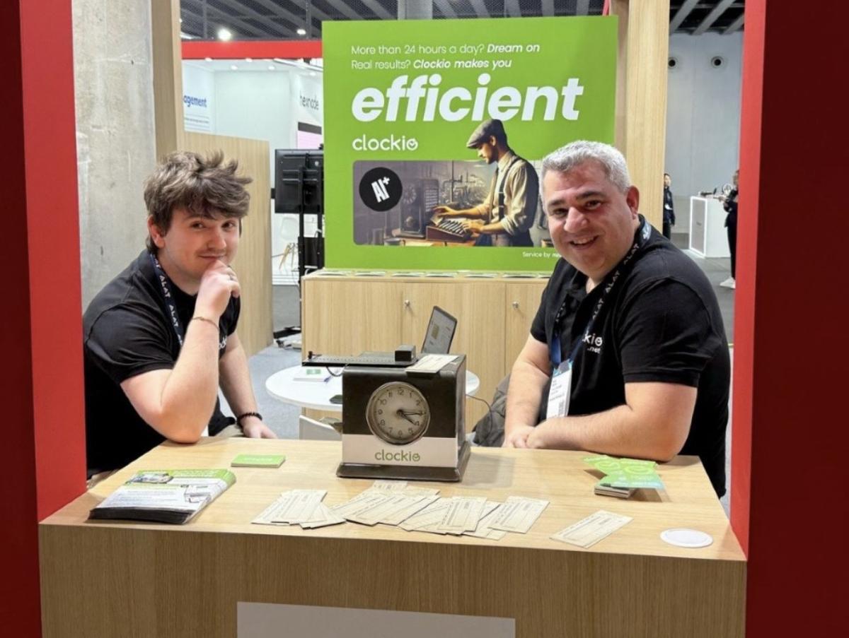 Integrants Clockio.net a l'estand del MWC 2025.