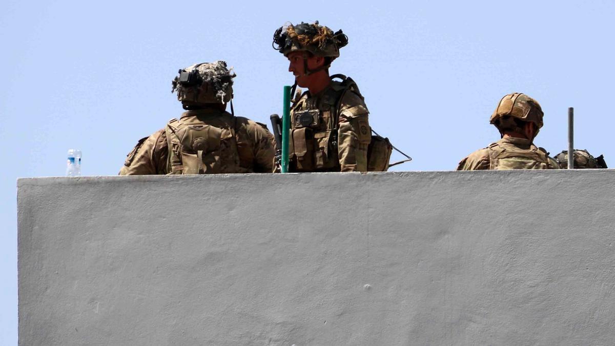 EE.UU continuará su misión de evacuación pese a los ataques de Kabul que han dejado 12 soldados estadounidenses muertos