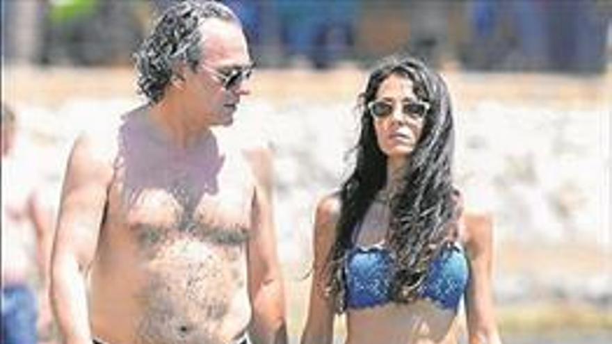 José Coronado, en Ibiza con su novia y su hija
