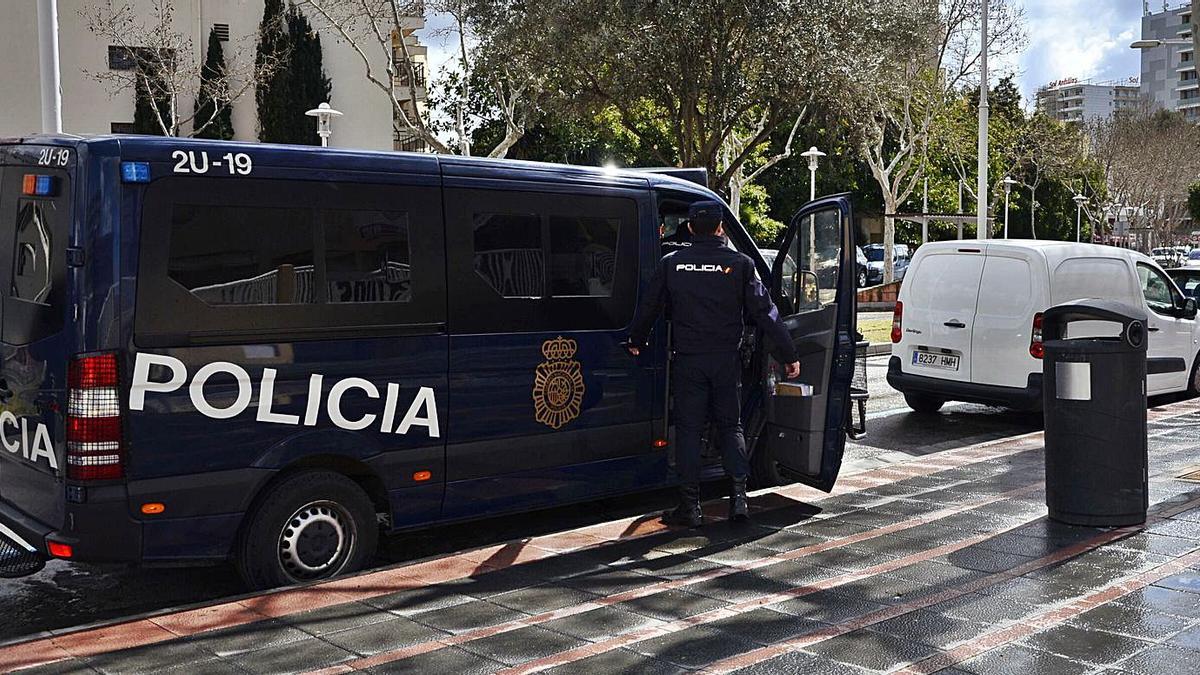 Agentes de la Policía Nacional durante una actuación en Mallorca