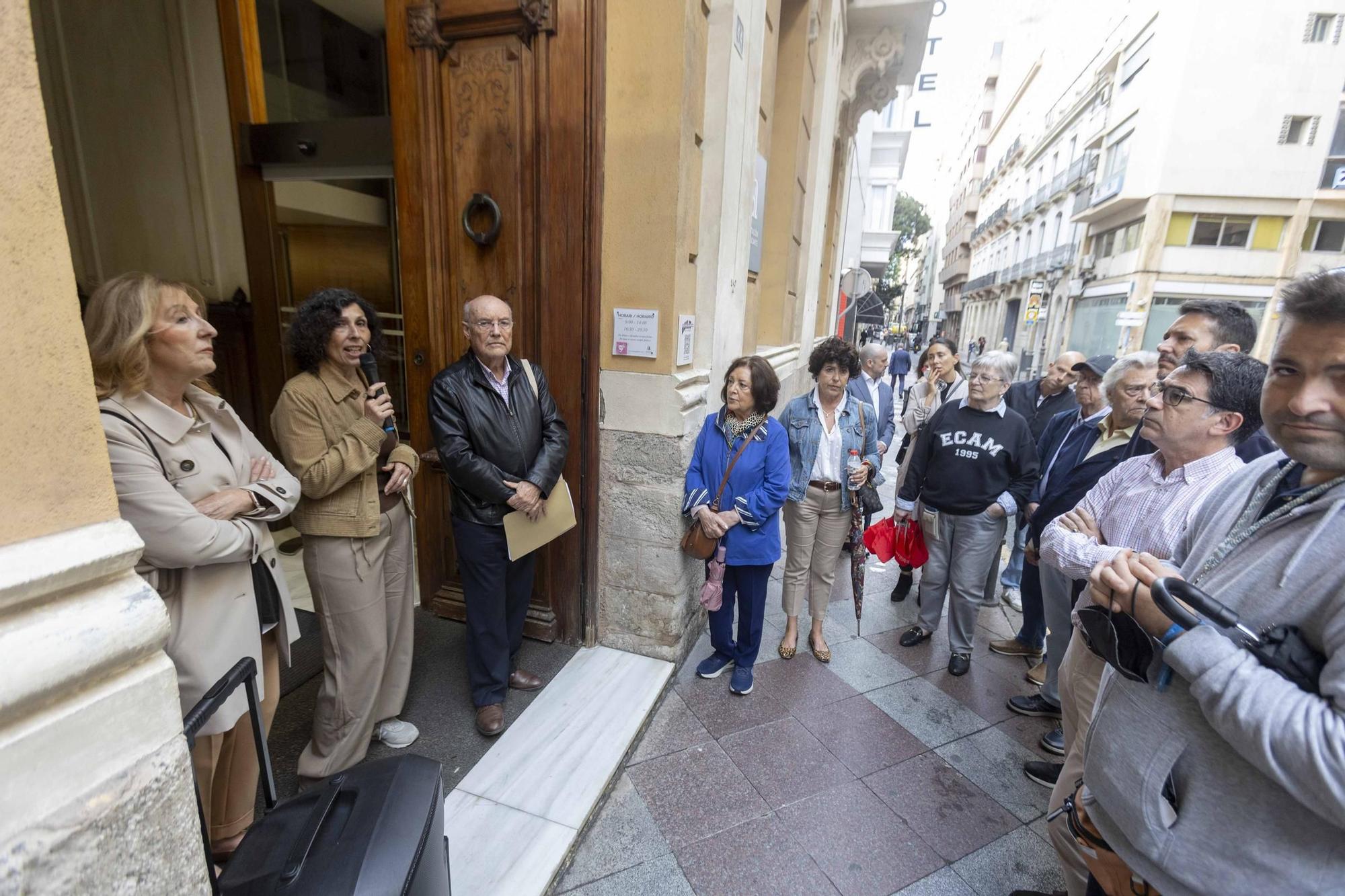 Un recorrido guiado inaugura el Eje Cultural San Fernando de Alicante