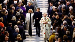 La primera misa en Notre Dame borra la pena del incendio de 2019: La alegría es máxima
