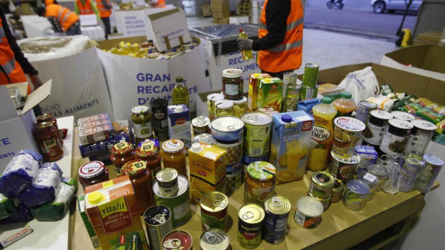 Un de cada tres consumidors prenen aliments caducats