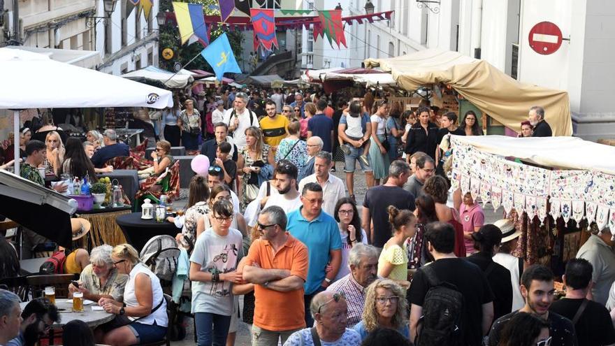 La Feira das Marabillas concluye tras abarrotar la Ciudad Vieja