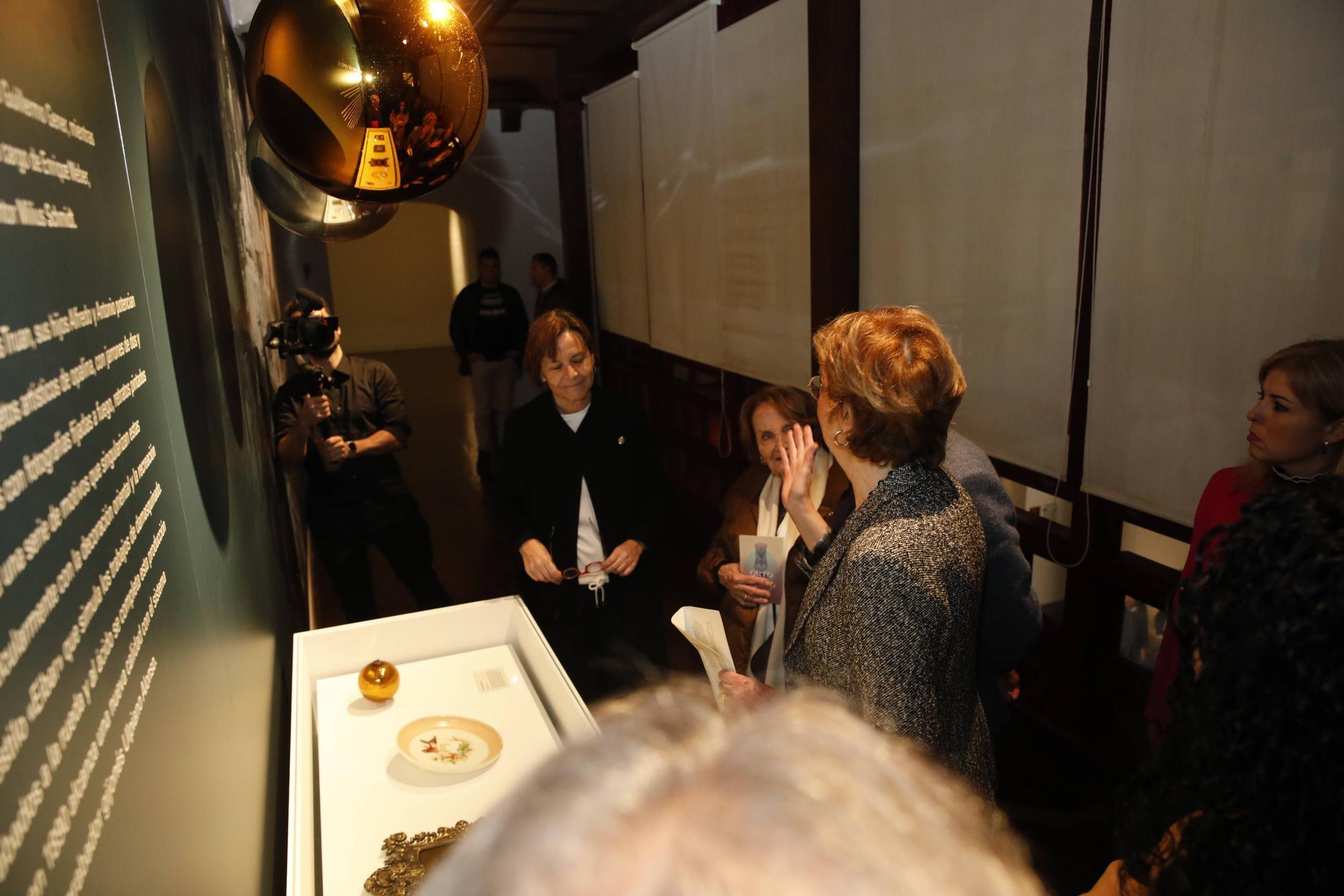 Inauguración de la exposición "Orto y Ocaso. Vidrio y loza en Gijón, siglos XVIII y XX" en el Palacio de Revillagigedo