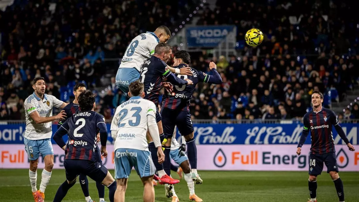 El Real Zaragoza tampoco puede con el Eibar y se empieza a descolgar (1-1)