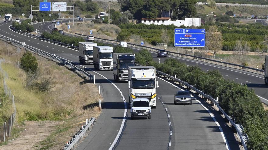 La subida de los combustibles impacta en el transporte y ya amenaza a otros sectores valencianos