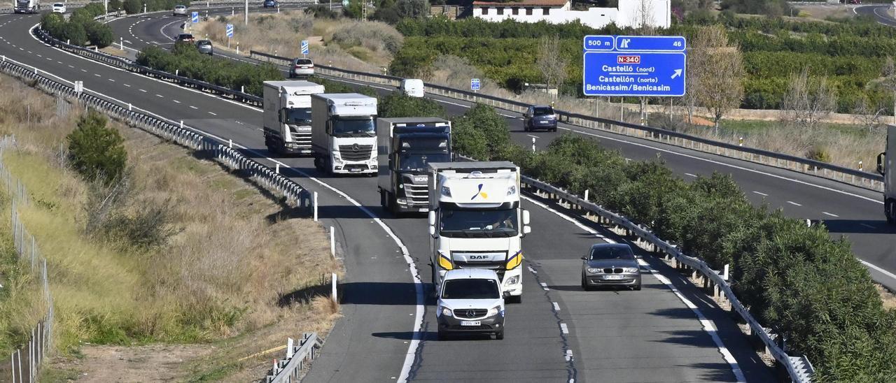 Camiones circulando cerca de Castelló, en una imagen de archivo.