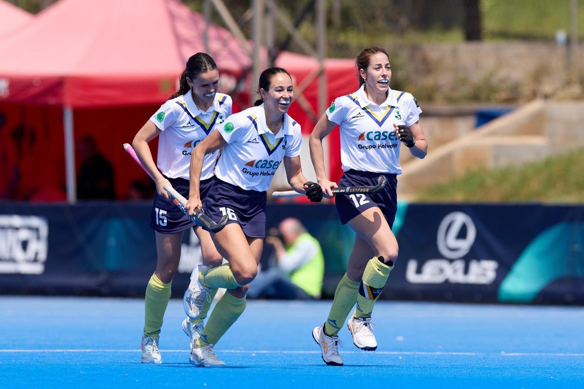 Las jugadoras del Club de Campo celebran un gol