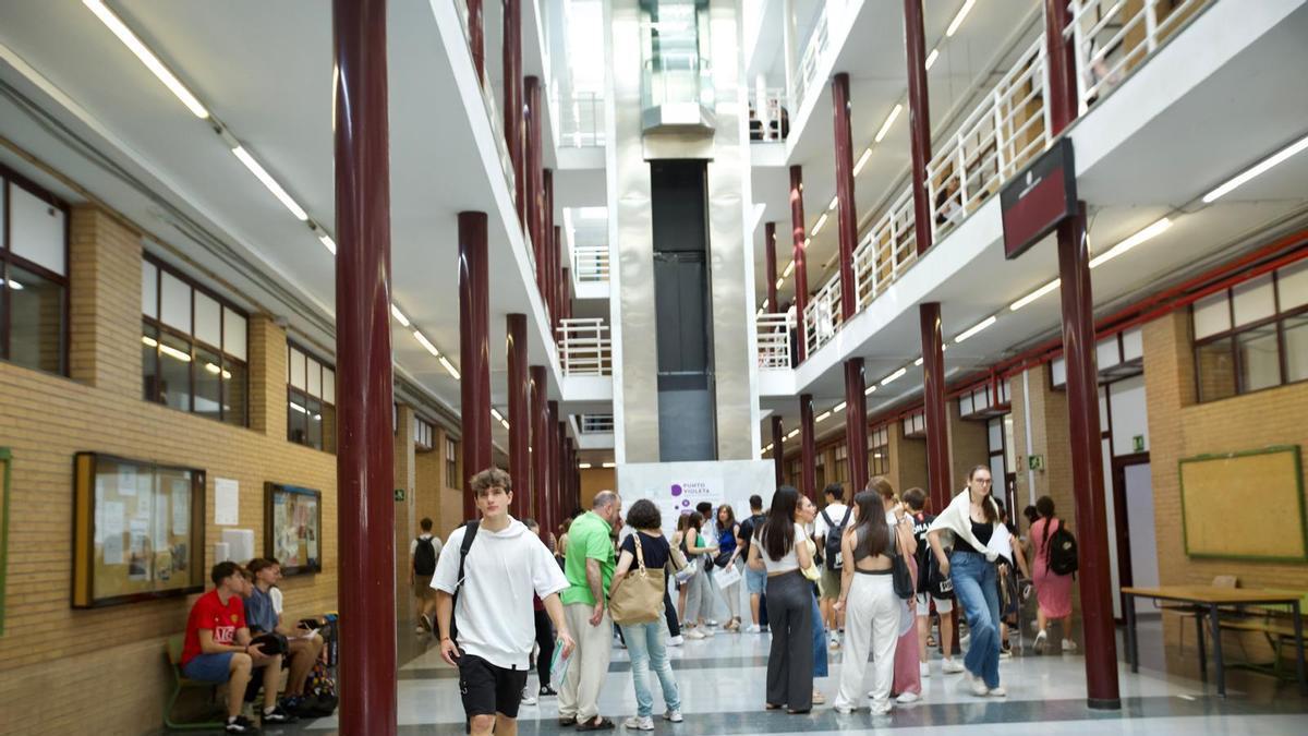 Estudiantes en la Universidad de Almería.