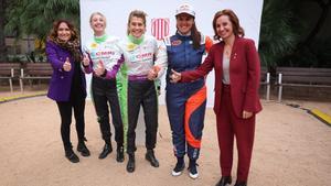 La Consellera Laura Vilagrà, con Mercé Martí y su copiloto, Laia Sanz y la Secretaria General de lEsport, Anna Caula, este viernes en el Palau Robert de Barcelona